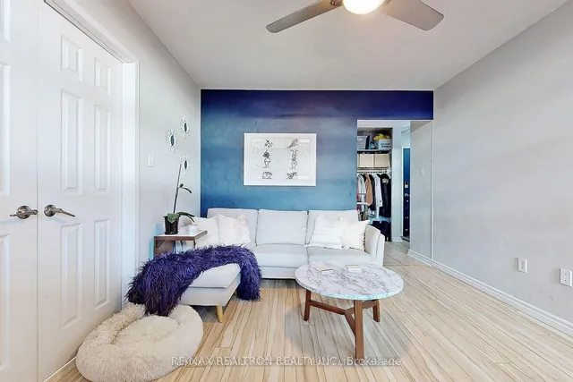 2245 Eglinton Ave #803, Toronto 4
