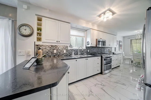 494 Flagstone Crt, Oshawa 4