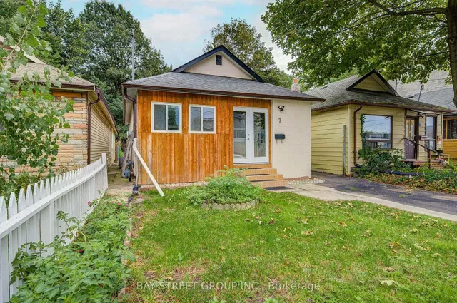 7 Emmott Ave, Toronto 3