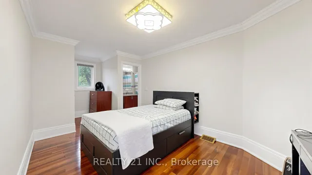 3 Stinson Circ, Toronto 5