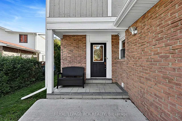 88 Red River Cres, Toronto 5