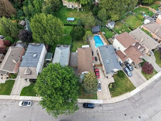 24 Glenshaw Cres, Toronto 5