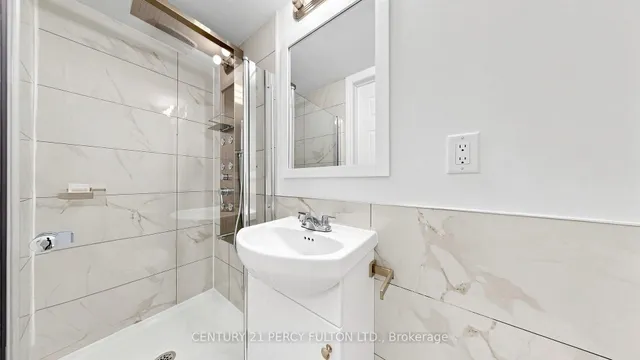 18 Tipton Cres, Ajax 3