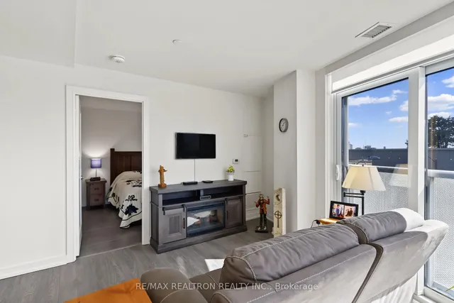 225 Village Green Sq #308, Toronto 5