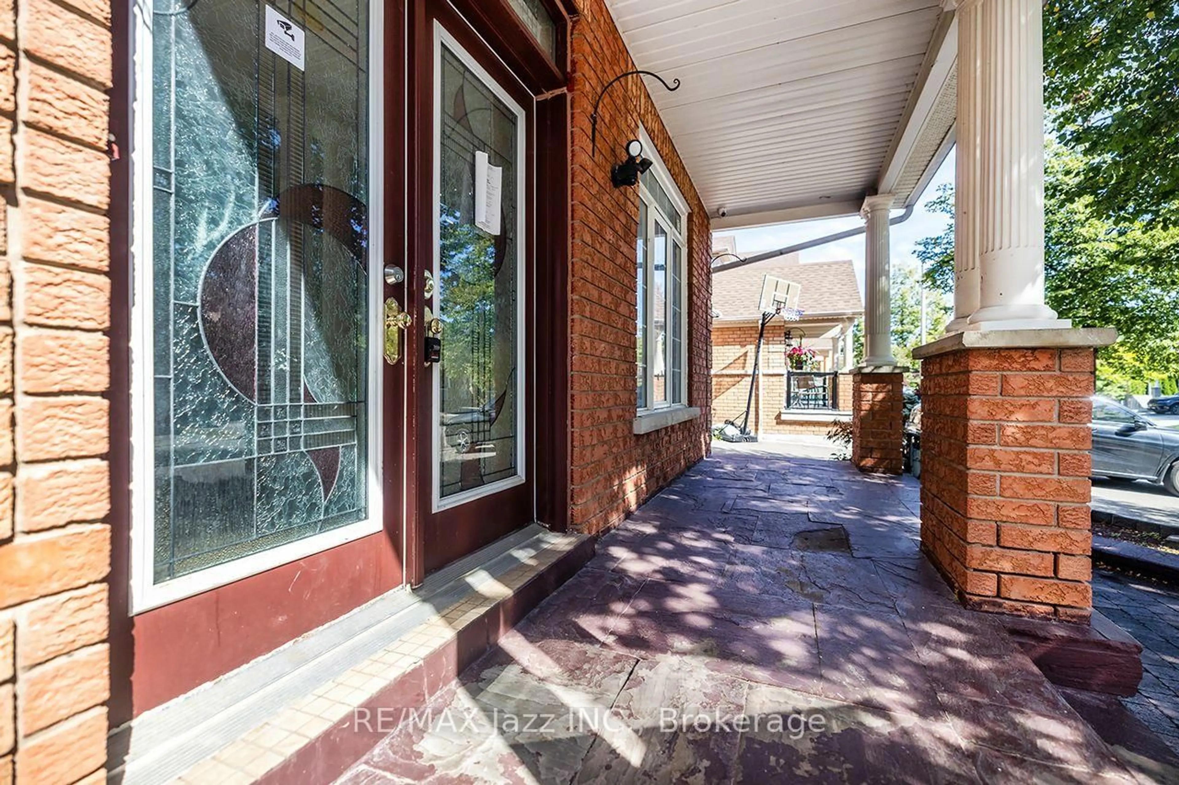 trreb/IMG-E13814030_0dfd3671-668f-42fa-8472-edd68ba03925-l.jpg