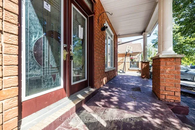 32 Dent St, Ajax 3