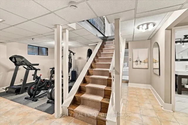 566 Rougemount Dr, Pickering 4