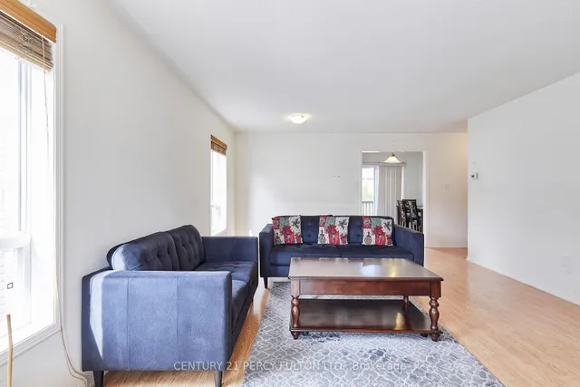 8 Knowles St, Ajax 3
