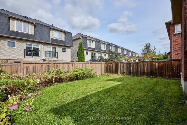 8 Knowles St, Ajax 2