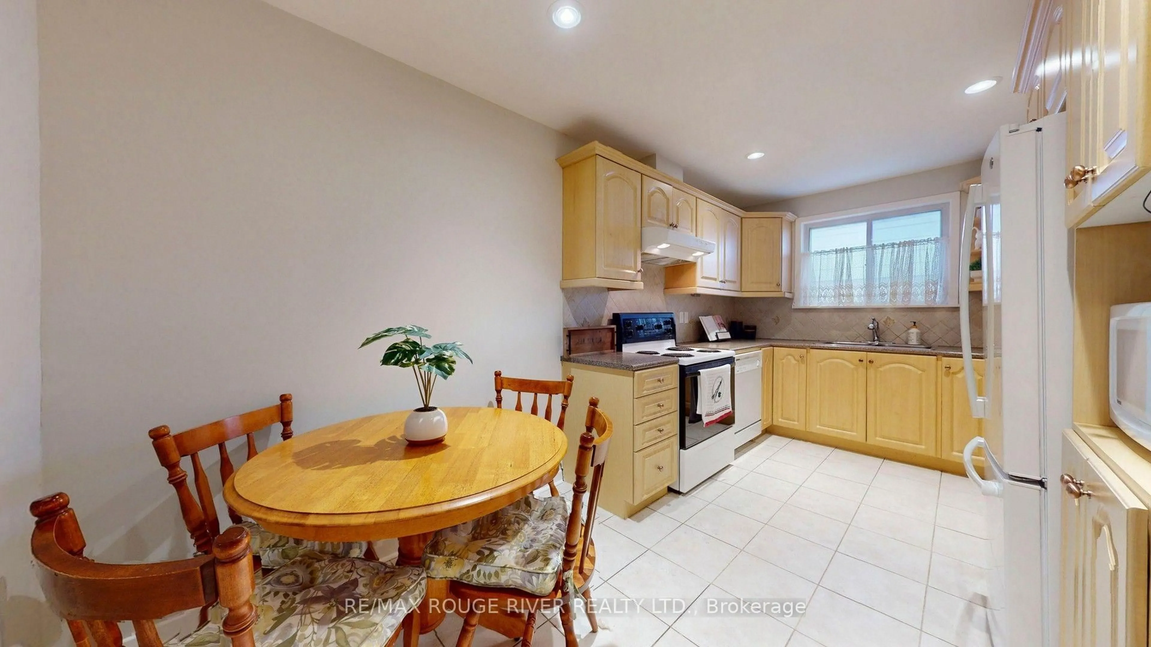 trreb/IMG-E13817542_2fe6f72b-80f2-43f5-8ea3-480f9a5d7018-l.jpg