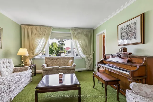 96 Commonwealth Ave, Toronto 5