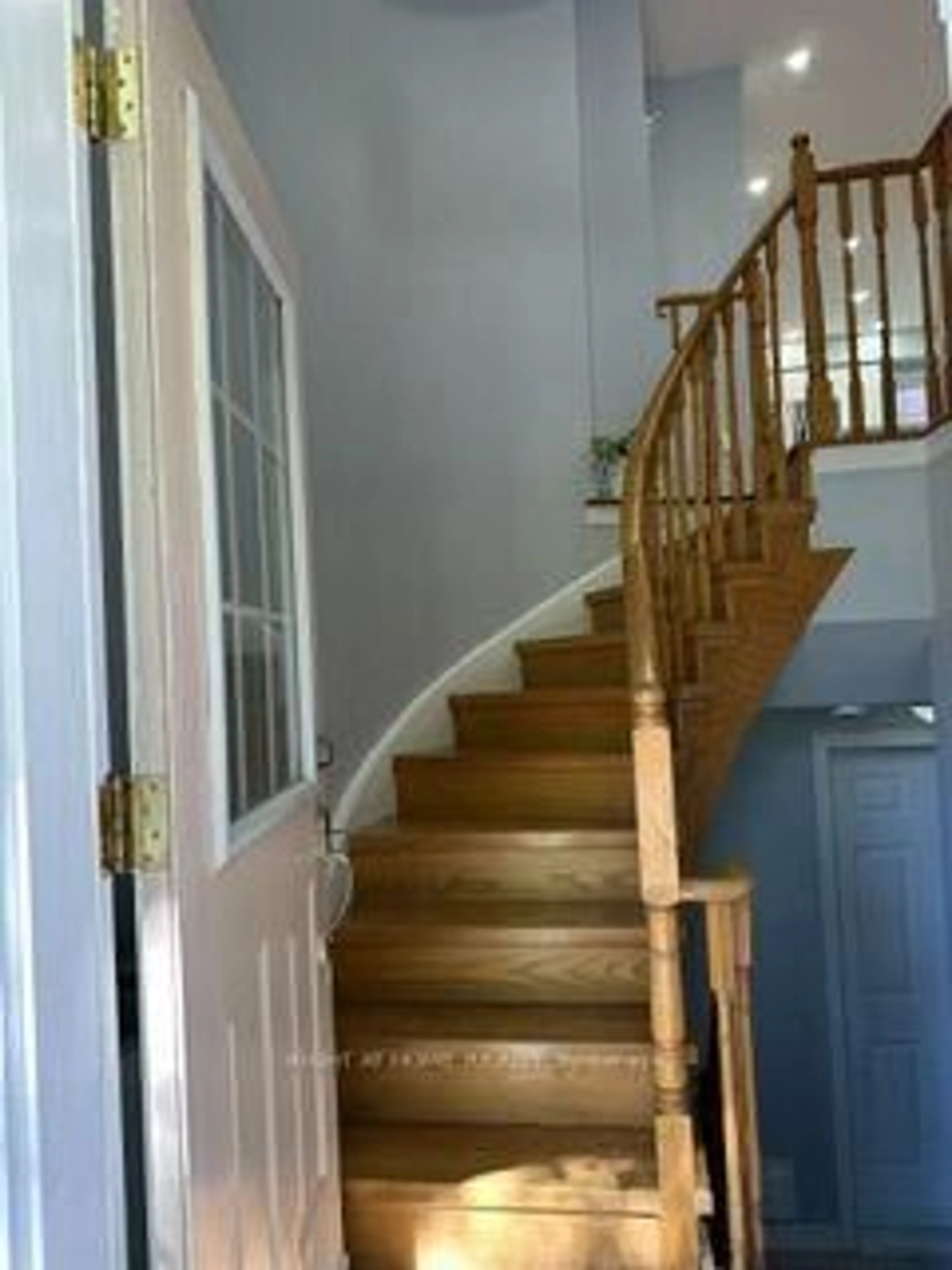 trreb/IMG-E13819144_e97b82ec-04b4-4a90-8ffa-a384eb38c19d-l.jpg