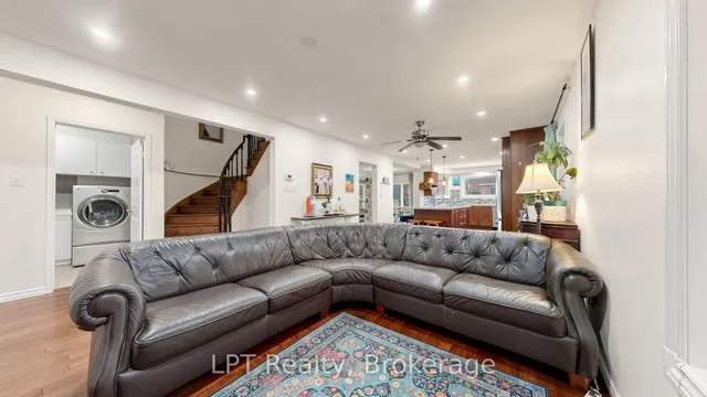 18 Tawn Cres, Ajax 2