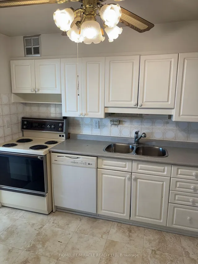 120 Dundalk Dr #PH9, Toronto 3