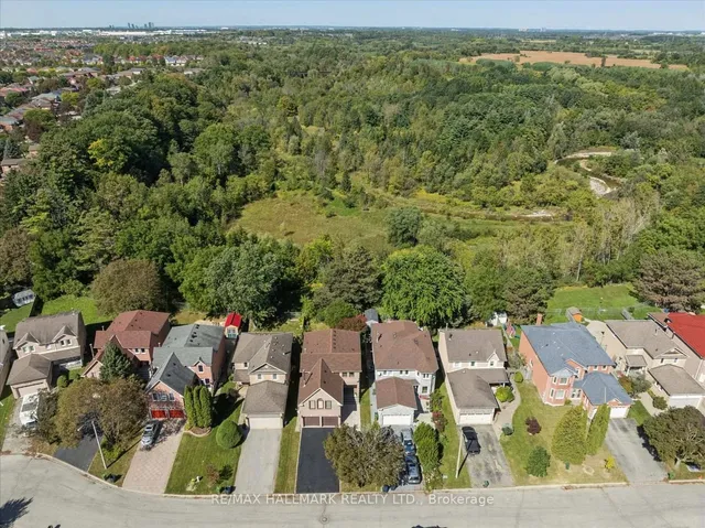 32 Valley Centre Dr, Toronto 2