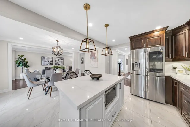 43 Fieldwood Dr, Toronto 4