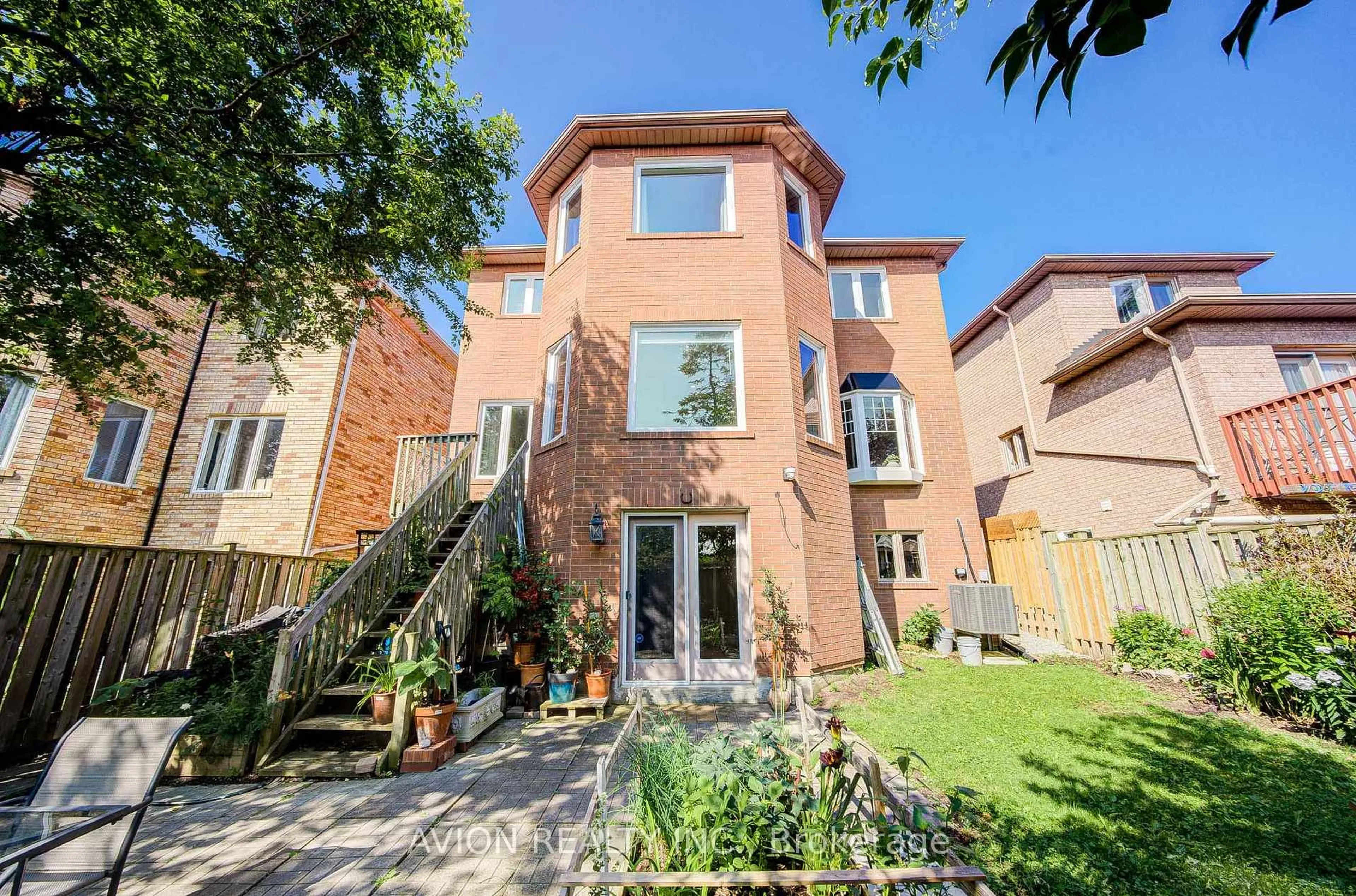 trreb/IMG-E13821820_0cbf51f0-38f5-4097-bd3e-c26bcb7bcaa9-l.jpg