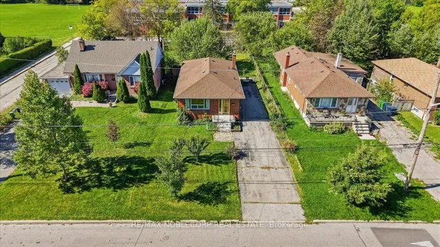 66 Gooderham Dr, Toronto 4