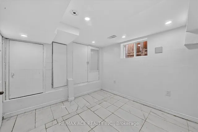 47 Laurel Ave, Toronto 5