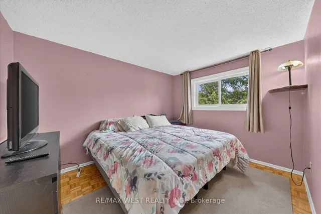 66 Bushwood Crt, Toronto 5