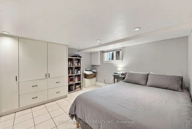 435 Mortimer Ave, Toronto 3
