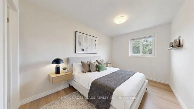 36 United Sq, Toronto 5