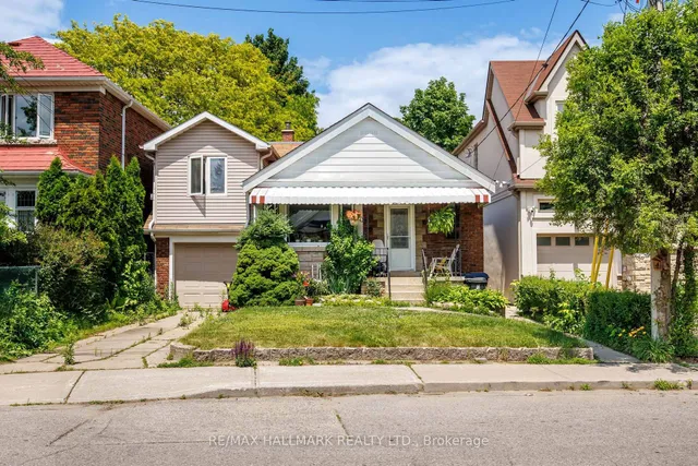 8 Davies Cres, Toronto 2