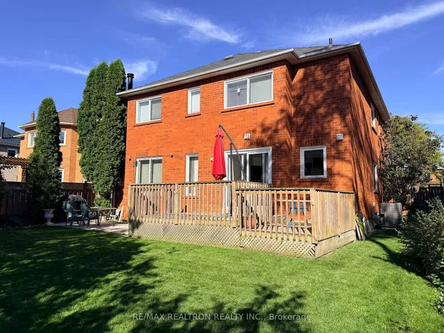 8 Watersdown Cres, Whitby 3