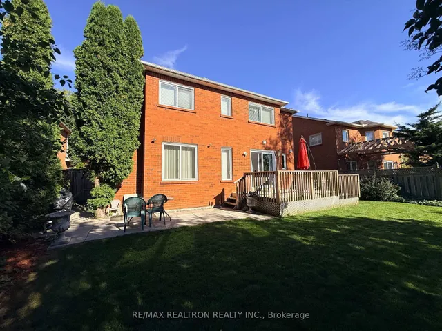 8 Watersdown Cres, Whitby 4
