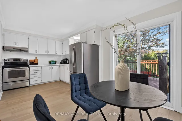 4 Linden Ave, Toronto 4