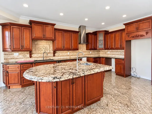 178 Stonemanor Ave, Whitby 3