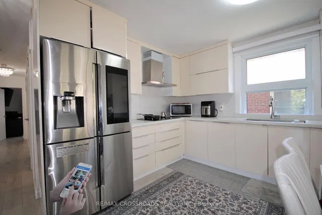 25 Arbutus Cres, Toronto 5