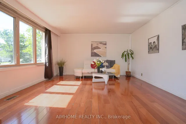 49 Bellefontaine St, Toronto 3