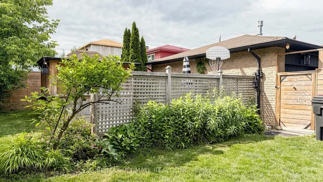 112 Coronation Dr, Toronto 4