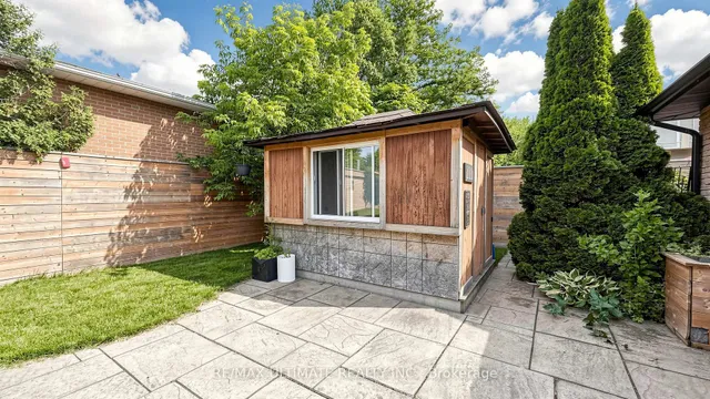 112 Coronation Dr, Toronto 2