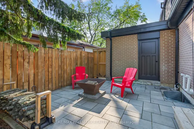 225 Catalina Dr, Toronto 5