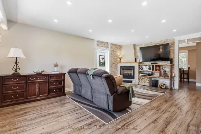1128 Valley Crt, Oshawa 5