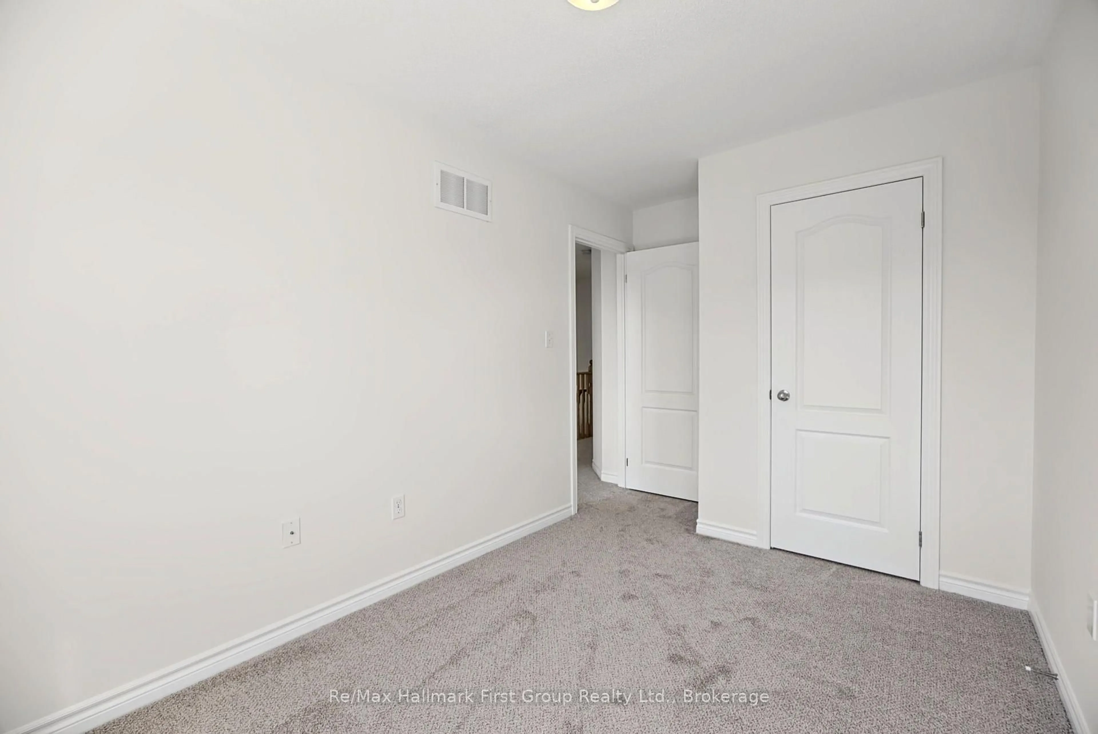 trreb/IMG-E13830950_0d76d633-f33c-485c-b31a-38daf4172169-l.jpg