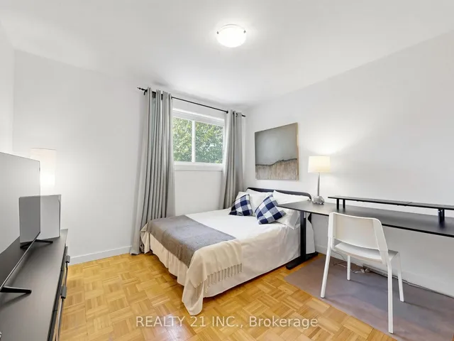 132 Harding Blvd, Toronto 3