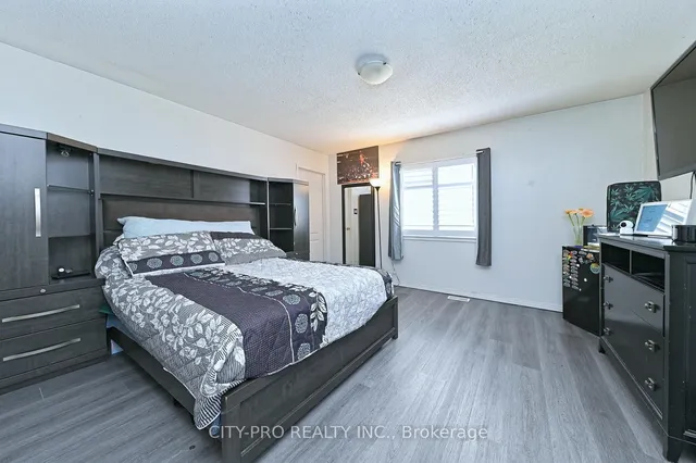 1178 Salmers Dr, Oshawa 4