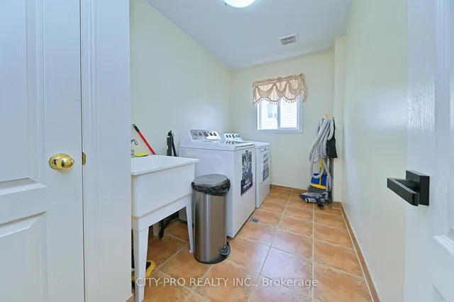 1178 Salmers Dr, Oshawa 5