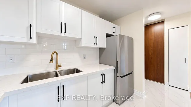 15 Torrance Rd #411, Toronto 4