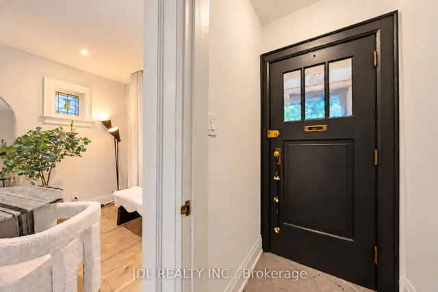 379 Scarborough Rd, Toronto 5