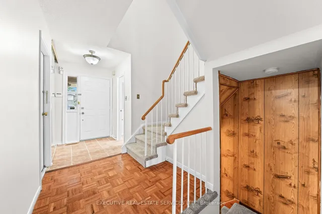 76 Lionhead Tr, Toronto 5