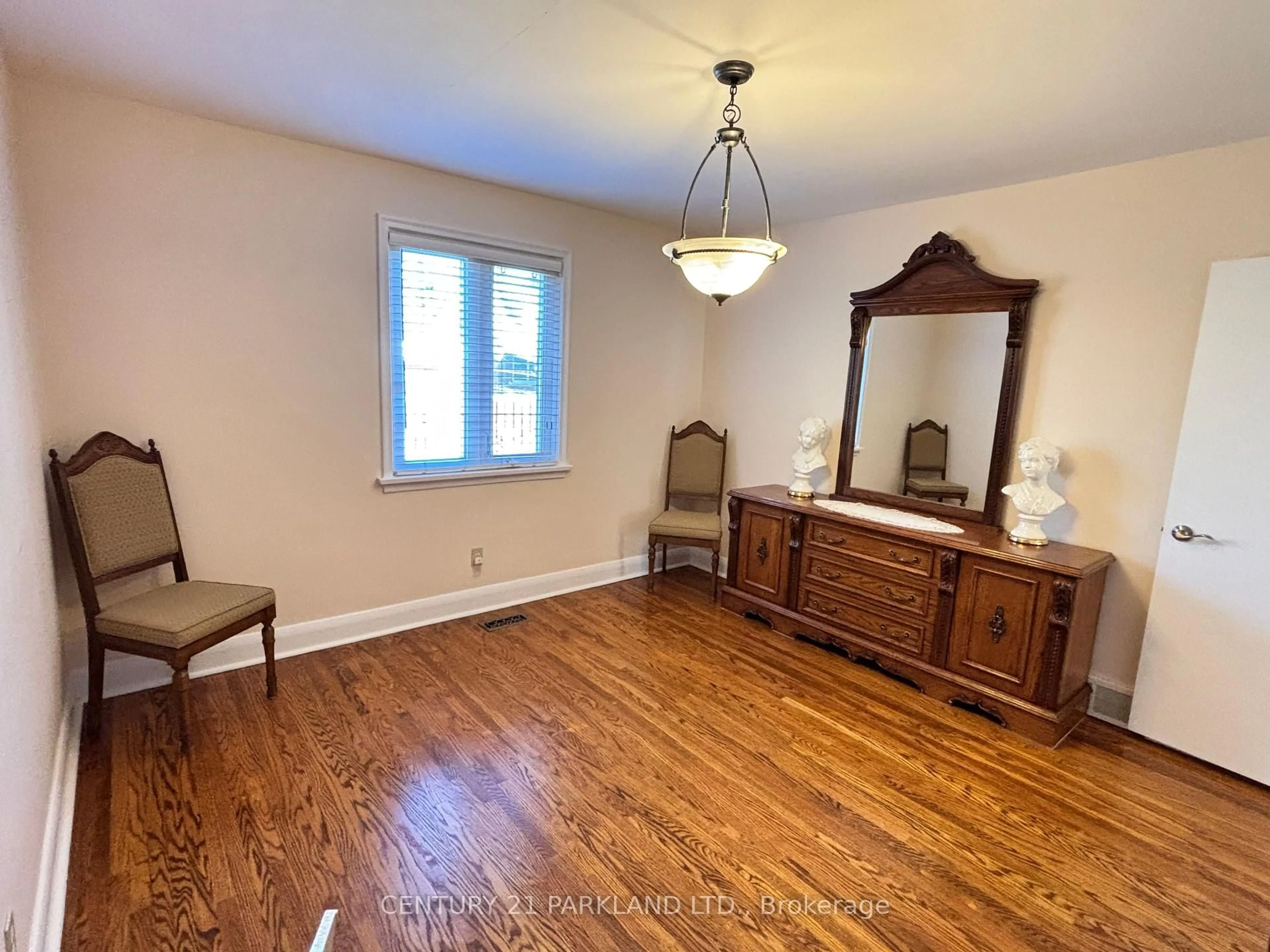 trreb/IMG-E13833408_1b4339c8-6ea3-4edf-87ef-0af57556a356-l.jpg