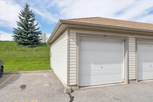 124 Aspen Springs Dr #306, Clarington 2