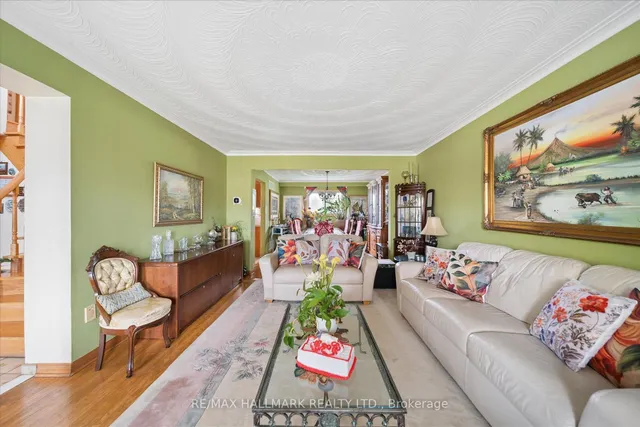 16 Ascolda Blvd, Toronto 3