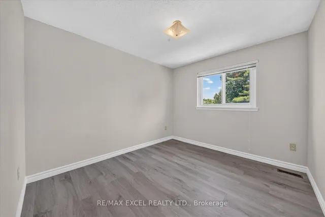 26 Lighthall Cres, Toronto 3