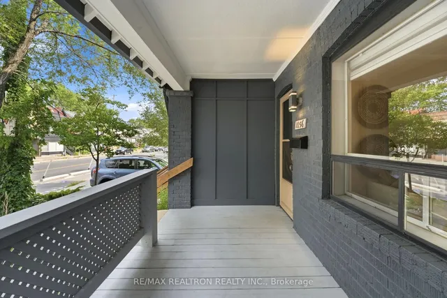 1056 Woodbine Ave, Toronto 4