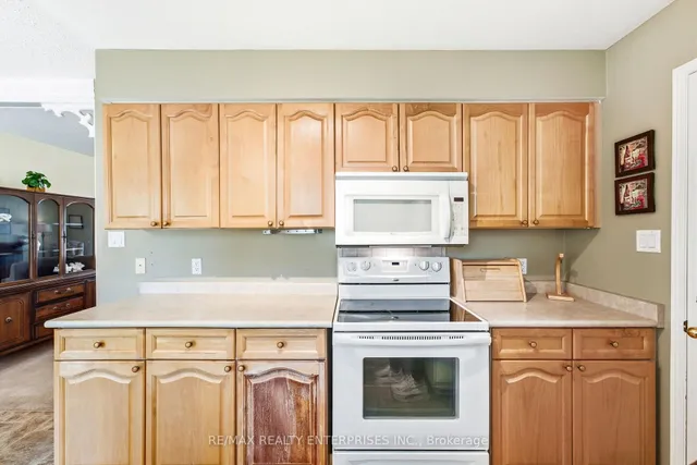 1 Huron Crt, Clarington 3